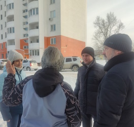 Жители домов на ул. Моторной попросили помощи в благоустройстве прилегающей территории